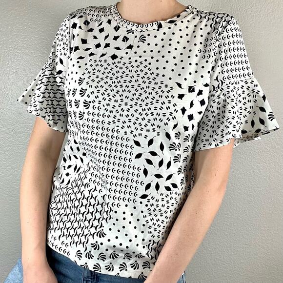 NWT Ann Taylor white w/ black abstract patter t-shirt with ruffle accent sleeve - Picture 1 of 10